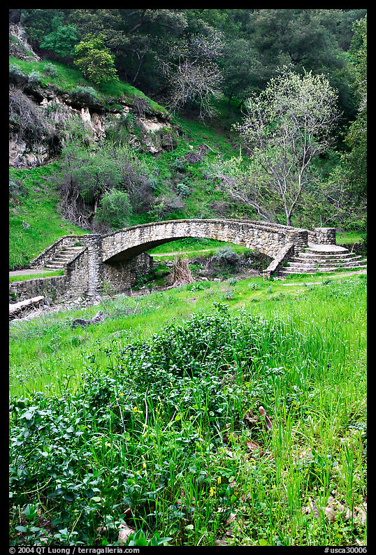 Stone bridge, Alum Rock Park. San Jose, California, USA