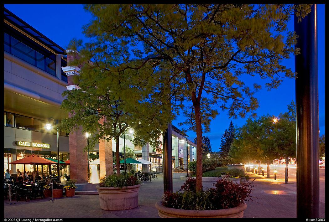 Menlo Center at night, with cafe Borrone and Keplers bookstore. Menlo Park, SF Bay area, California, USA