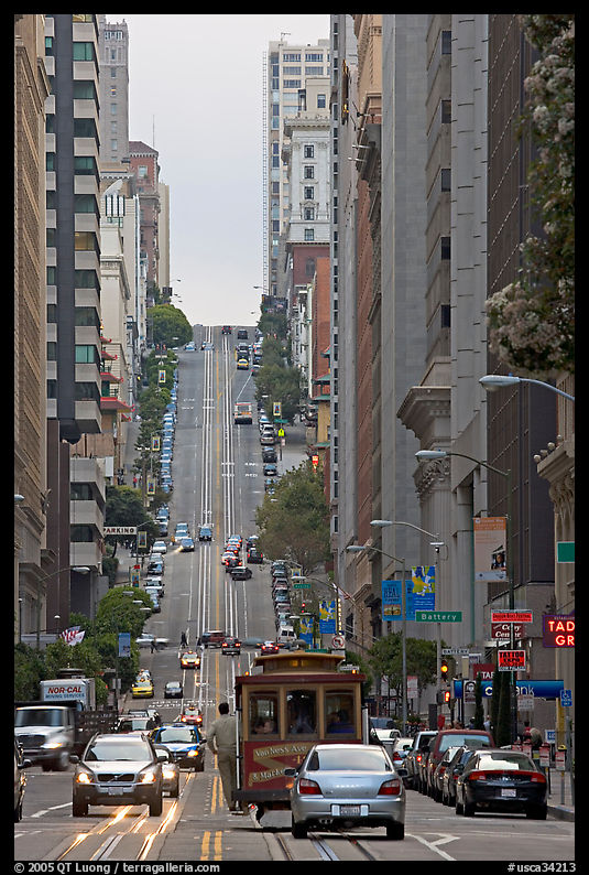 Cable-car in steep California Avenue. San Francisco, California, USA