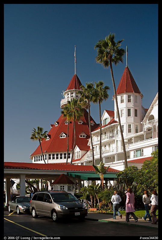 Entrance of hotel del Coronado, with cars and visitors wolking. San Diego, California, USA