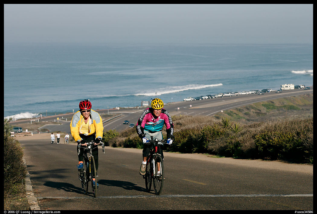 Bicyclists and ocean, Torrey Pines State Preserve. La Jolla, San Diego, California, USA