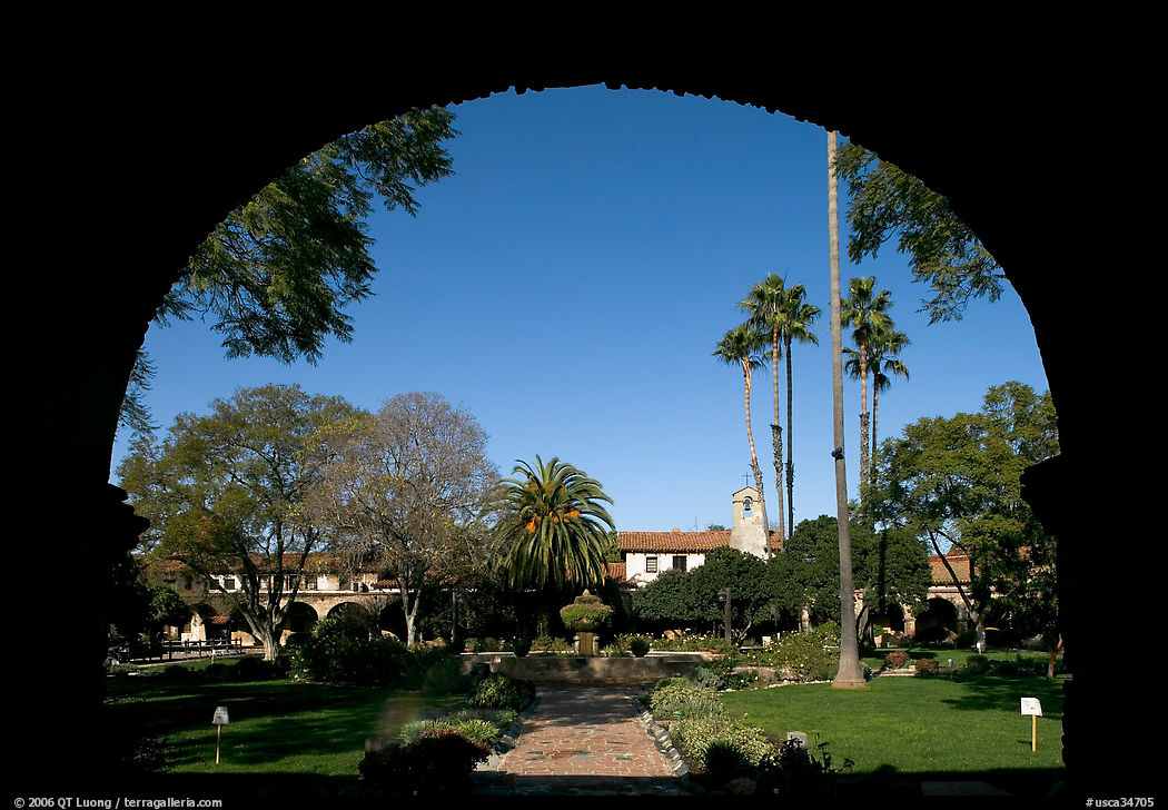 Central courtyard framed by an archway. San Juan Capistrano, Orange County, California, USA