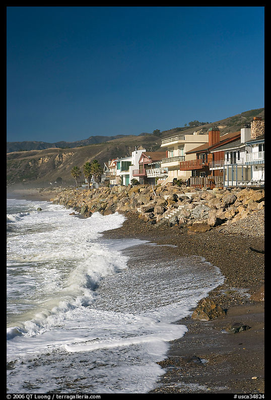 Beachfront homes  near Rincon Island. California, USA