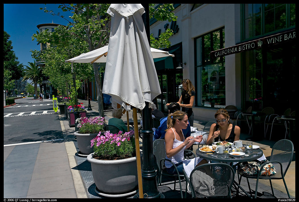 Street and outdoor restaurant tables, Santana Row. San Jose, California, USA