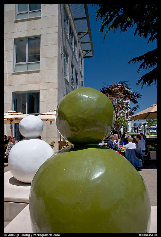 Sculptures and outdoor lunch, Castro Street, Mountain View. SF Bay area, California, USA