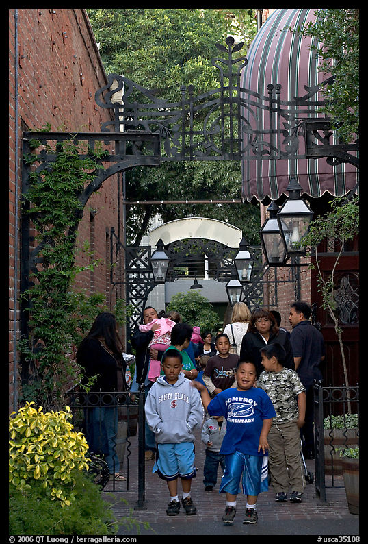 Hispanic family, San Pedro Square. San Jose, California, USA