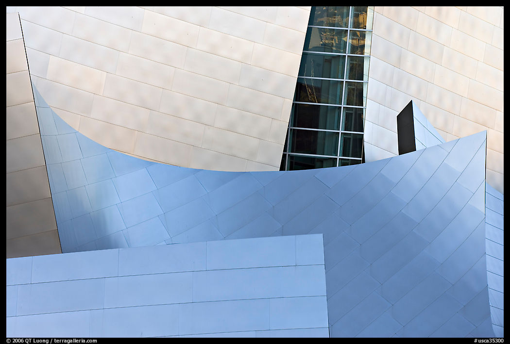 Steel curves, Walt Disney Concert Hall. Los Angeles, California, USA