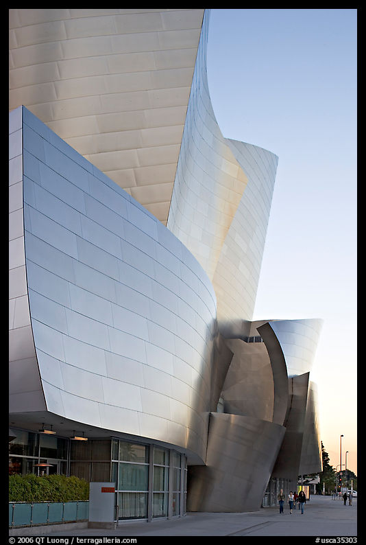 Frank Gehry desined Walt Disney Concert Hall exterior. Los Angeles, California, USA