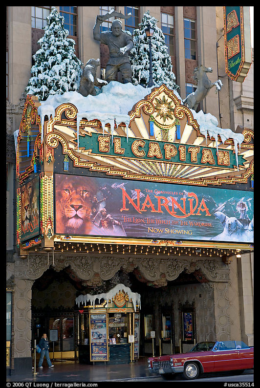 Spanish colonial facade of the El Capitan theatre. Hollywood, Los Angeles, California, USA