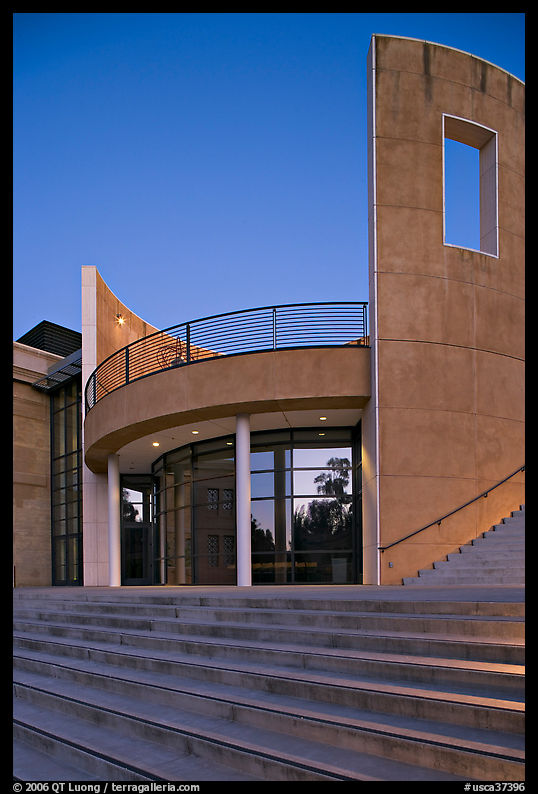 Cantor Center for Visual Arts at dusk. Stanford University, SF Bay area, California, USA