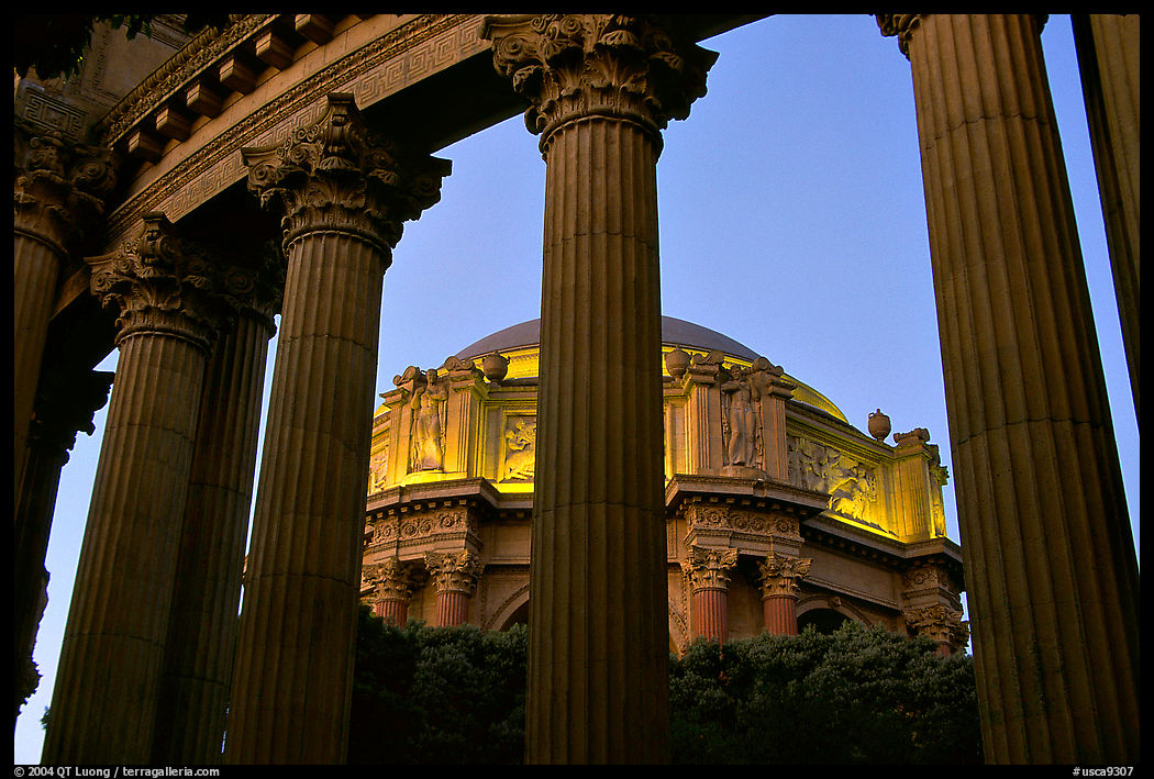 Rotunda seen through peristyle,  the Palace of Fine arts, dusk. San Francisco, California, USA