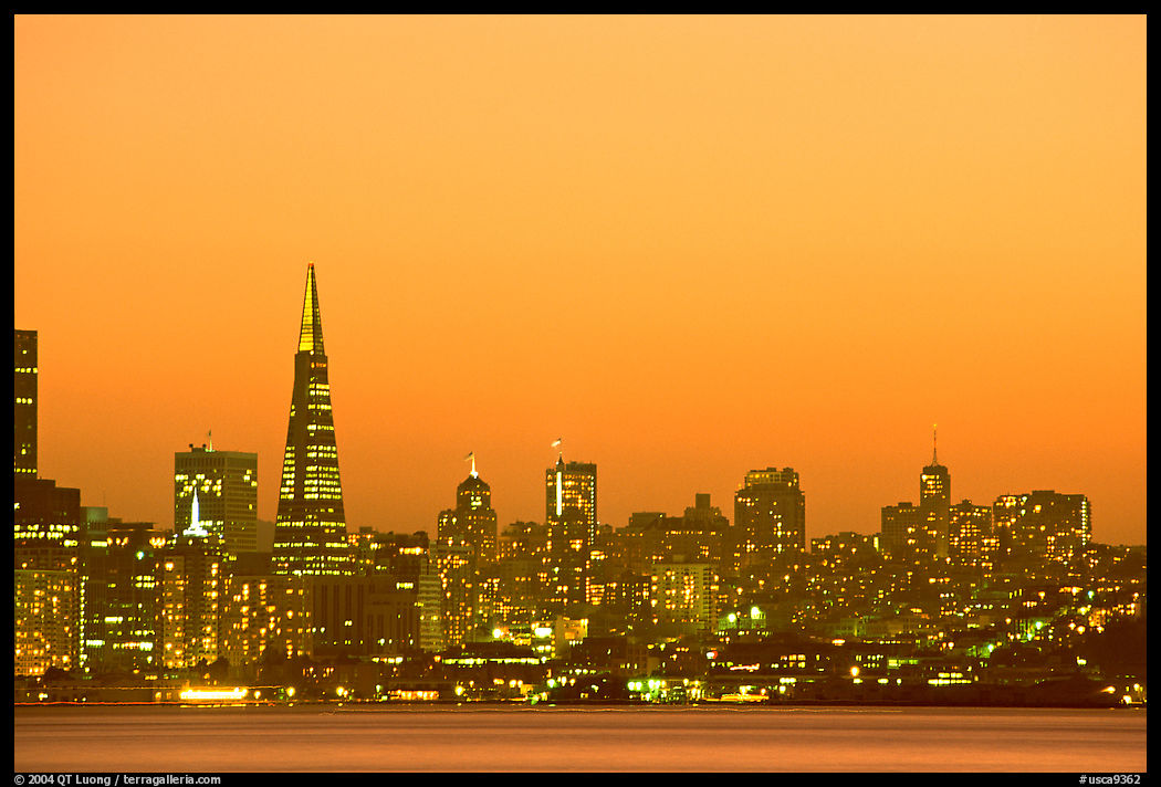 Skyline at sunset with the Transamerica Pyramid. San Francisco, California, USA