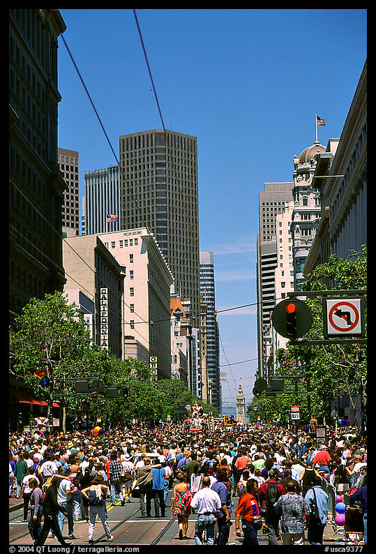Crowds on Market Avenue during the Gay Parade. San Francisco, California, USA