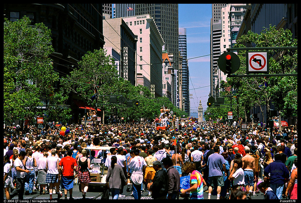 Crowds on Market Avenue during the Gay Parade. San Francisco, California, USA