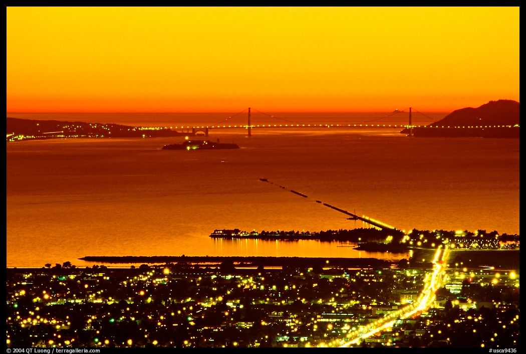 Bay and Golden Gate at sunset from the Berkeley Hills. Berkeley, California, USA