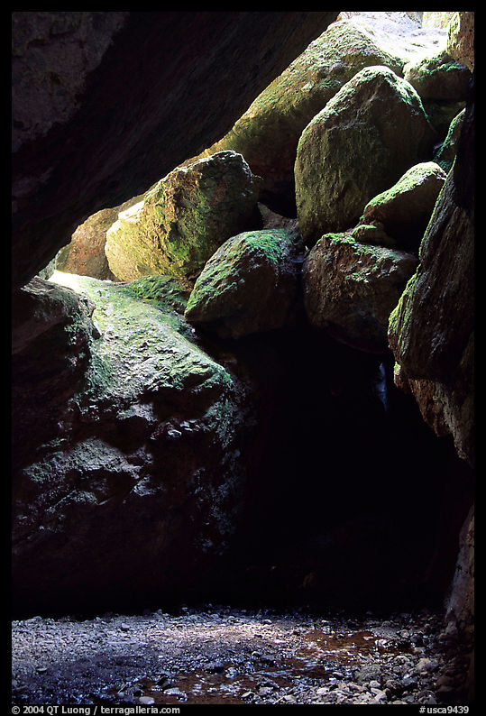 Boulders in Bear Gulch Caves, Pinnacles National Monument. California, USA