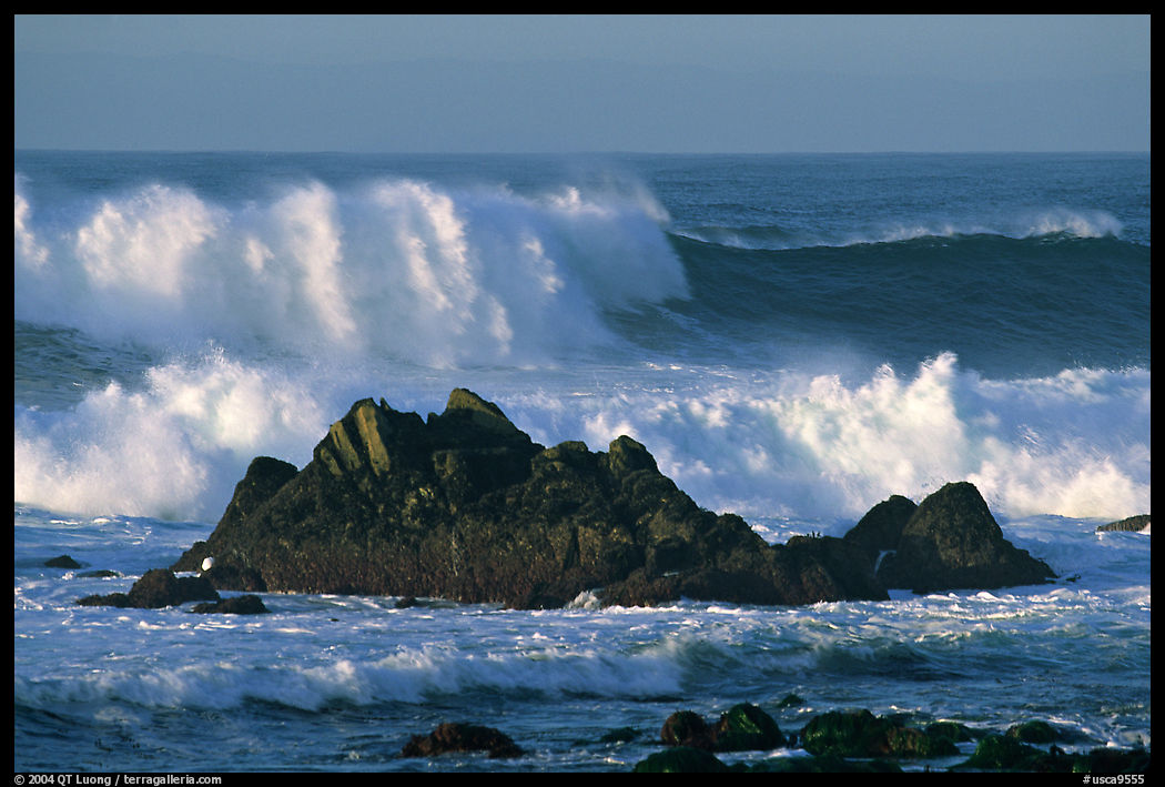 Crashing waves and rocks, Ocean drive. Carmel, California, USA