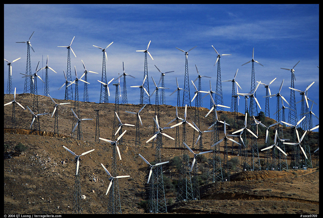 Windmill farm, Tehachapi Pass. California, USA