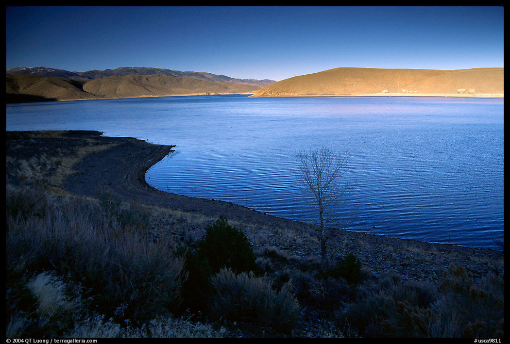 Topaz Lake, late afternoon. California, USA