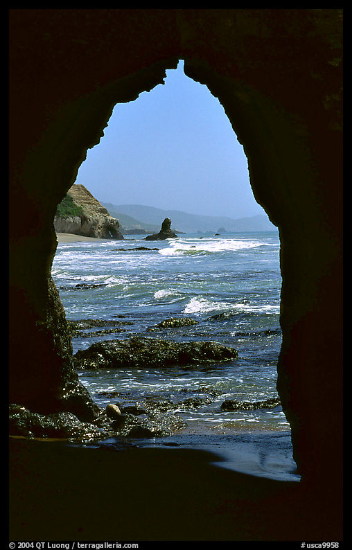 Arch near Arch Rock. Point Reyes National Seashore, California, USA