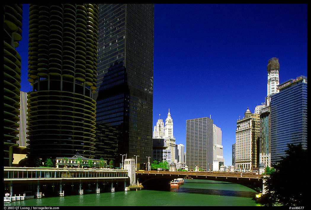 Chicago River flowing through downtown. Chicago, Illinois, USA