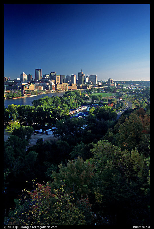 Saint Paul and the Mississipi River, early morning. Minnesota, USA