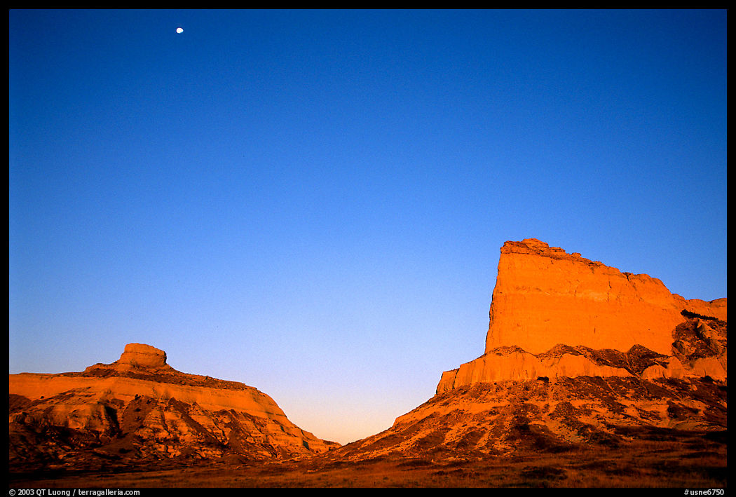 Scotts Bluff, Mitchell Pass, and  South Bluff at sunrise with moon. Scotts Bluff National Monument. Nebraska, USA