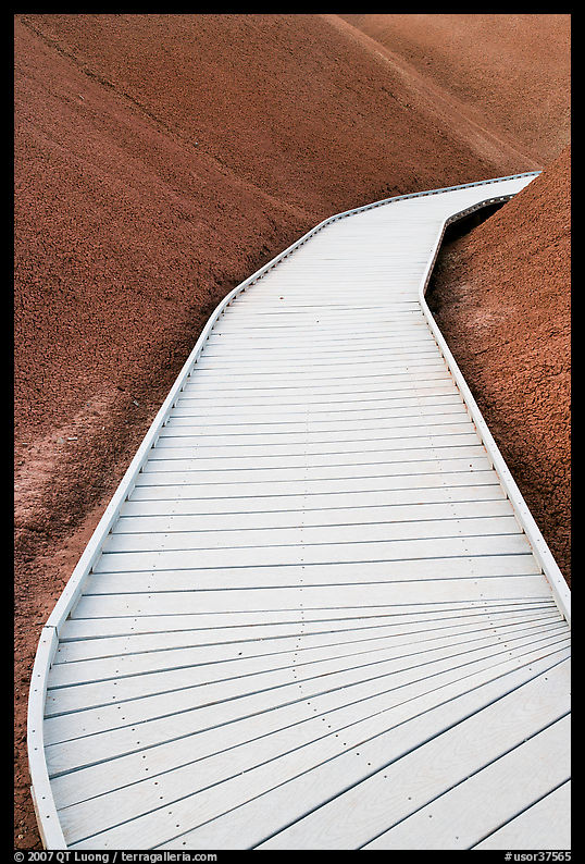 Boardwalk, Painted Cove Trail. John Day Fossils Bed National Monument, Oregon, USA