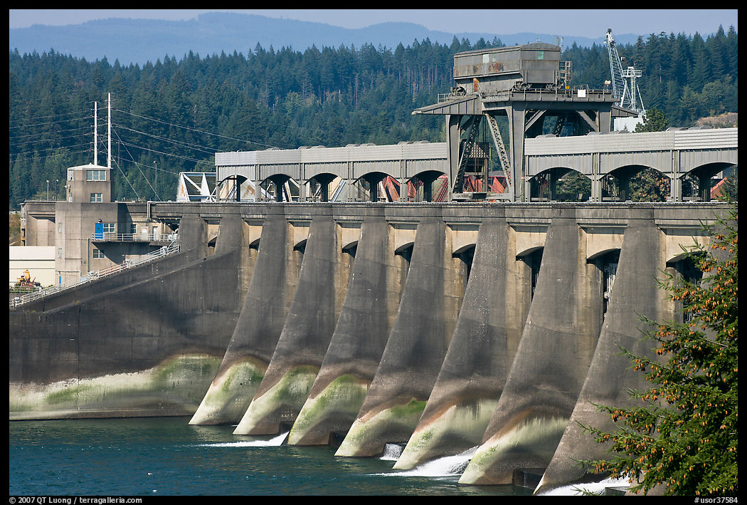 Bonneville Dam. Columbia River Gorge, Oregon, USA