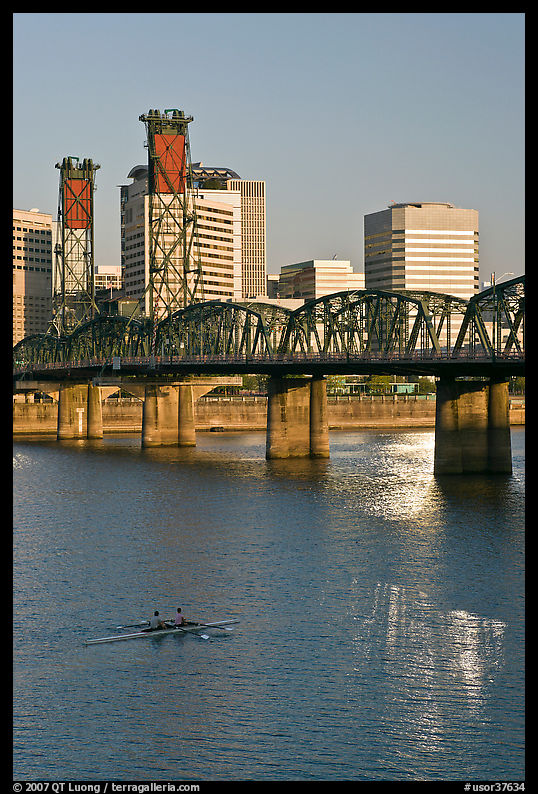 Double-oar rowboat and  Hawthorne Bridge. Portland, Oregon, USA