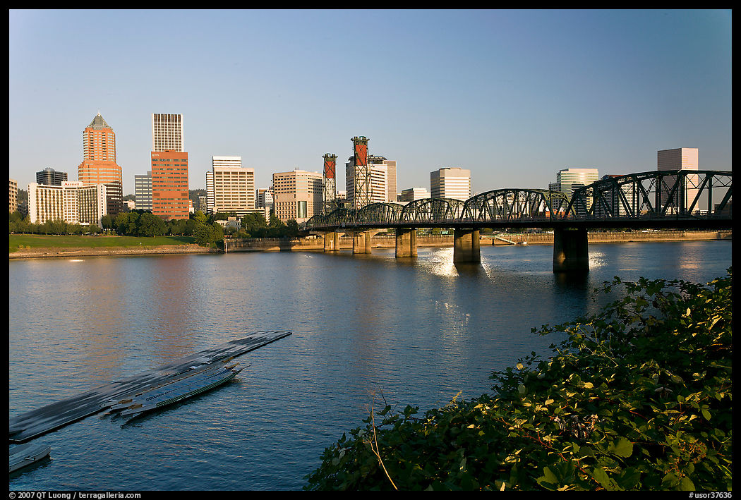 Hawthorne Bridge and Portland Skyline. Portland, Oregon, USA