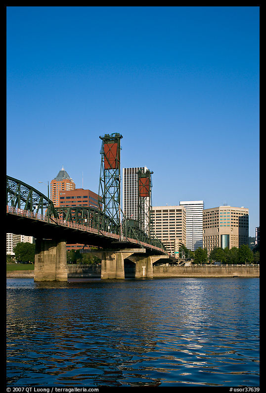 Williamette River at Hawthorne Bridge and high-rise buildings. Portland, Oregon, USA
