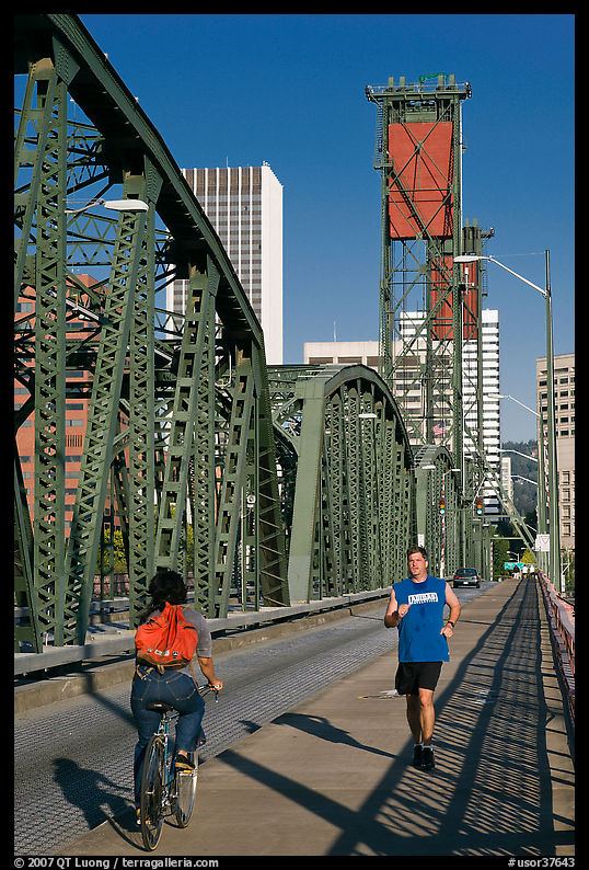 Jogger and cyclist on Hawthorne Bridge. Portland, Oregon, USA