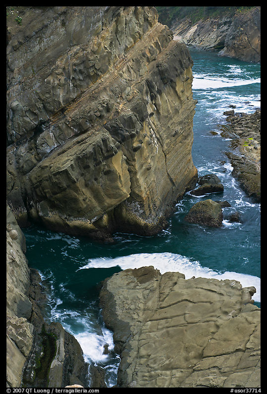 Slabs and cliffs, Shore Acres. Oregon, USA