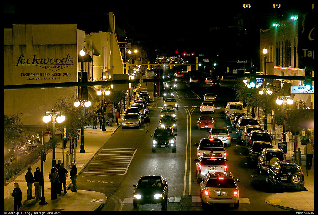 Central avenue with lots of cars and pedestrican on street. Hot Springs, Arkansas, USA