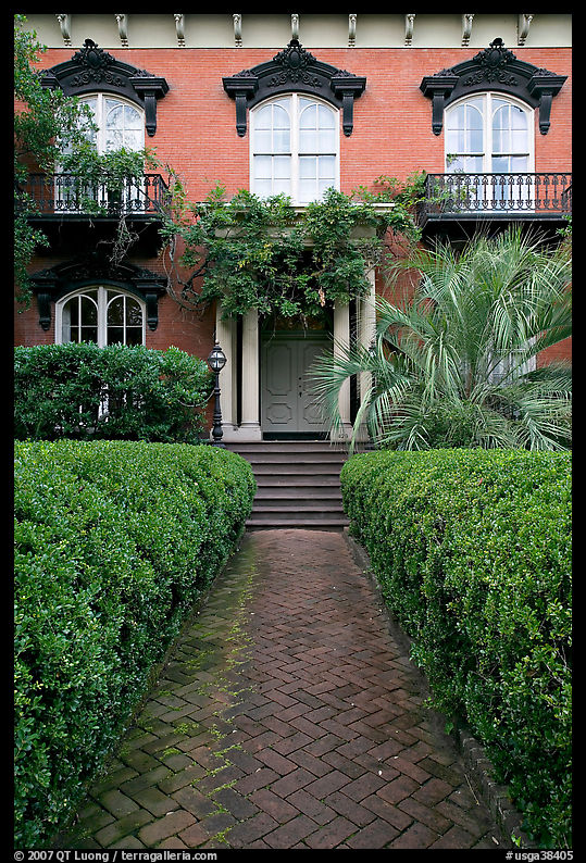 Garden and historic house entrance. Savannah, Georgia, USA