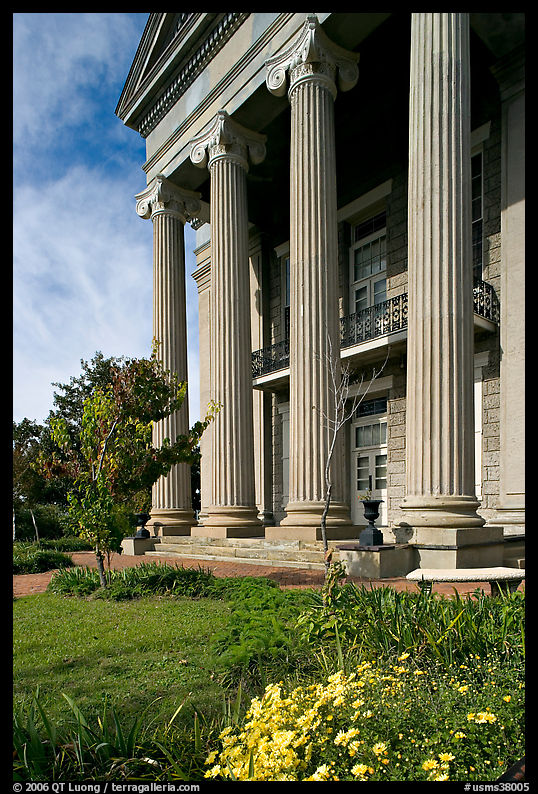 Columns on side of old courthouse museum. Vicksburg, Mississippi, USA