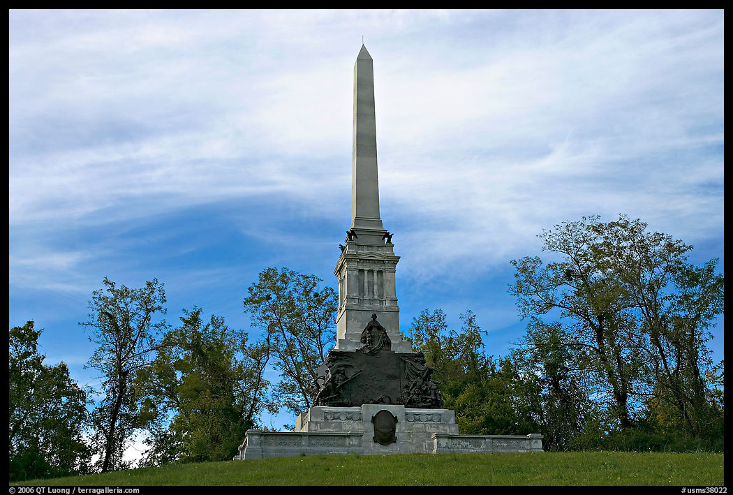 Obelisk and statues commemorating a unit, Vicksburg National Military Park. Vicksburg, Mississippi, USA