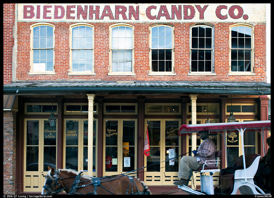 Horse carriage in front of Biedenharn Candy building. Vicksburg, Mississippi, USA