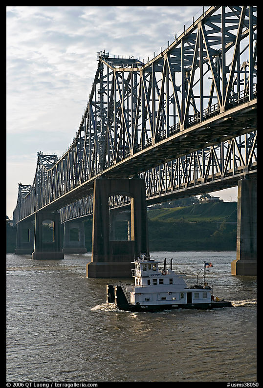 Tugboat under brige on Mississippi River. Natchez, Mississippi, USA