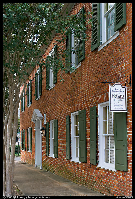 Texada, a red brick house built in 1792. Natchez, Mississippi, USA