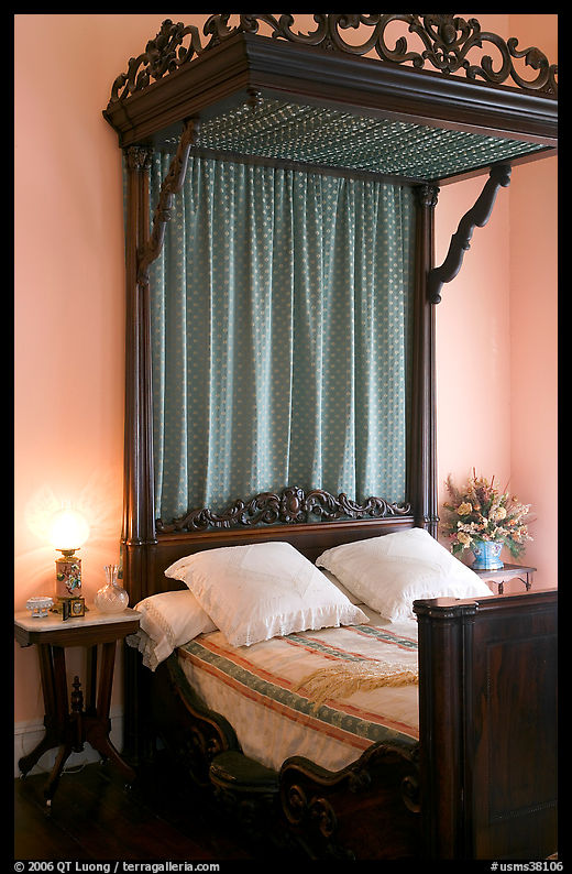 Bed inside Rosalie. Natchez, Mississippi, USA