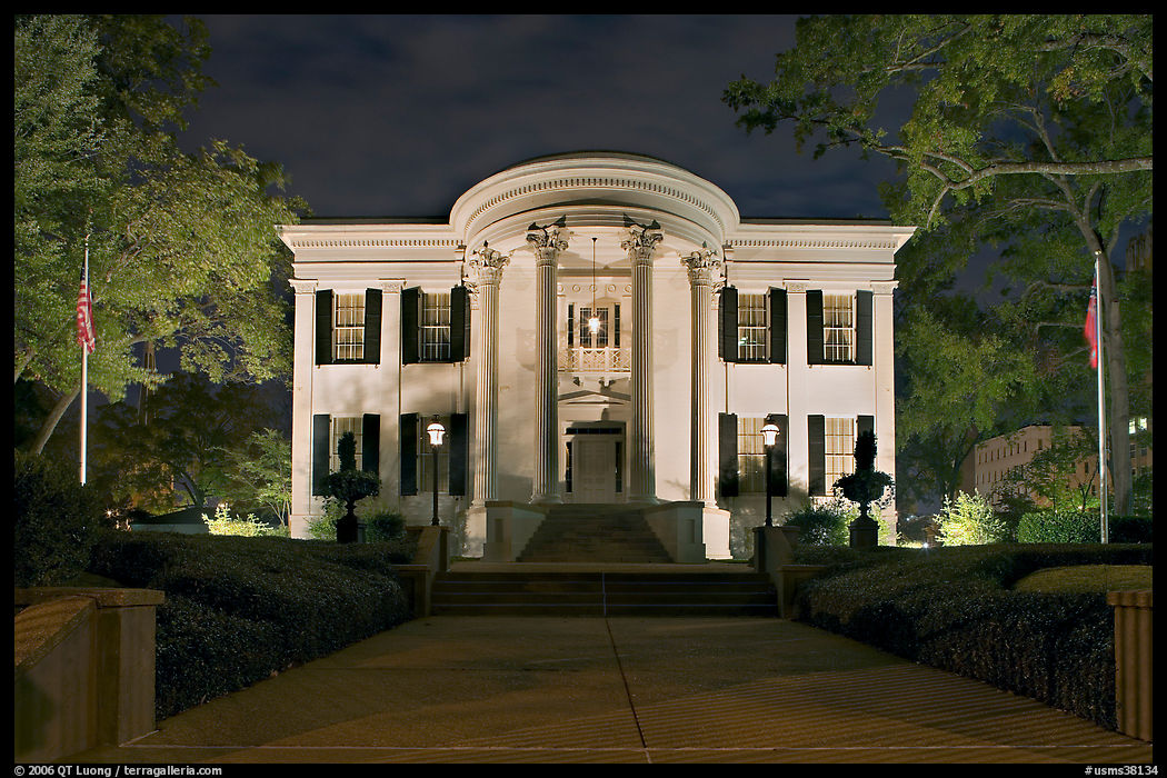 Mississippi Governor's mansion at night. Jackson, Mississippi, USA
