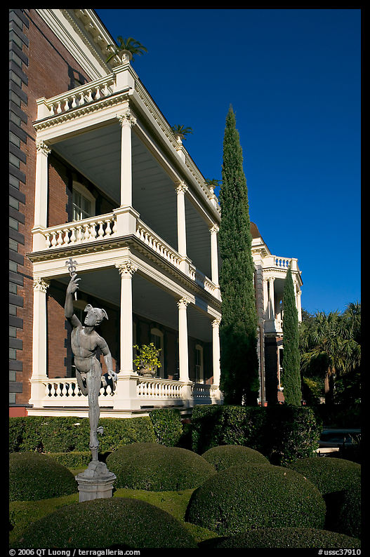 Gardens and Calhoon Mansion. Charleston, South Carolina, USA