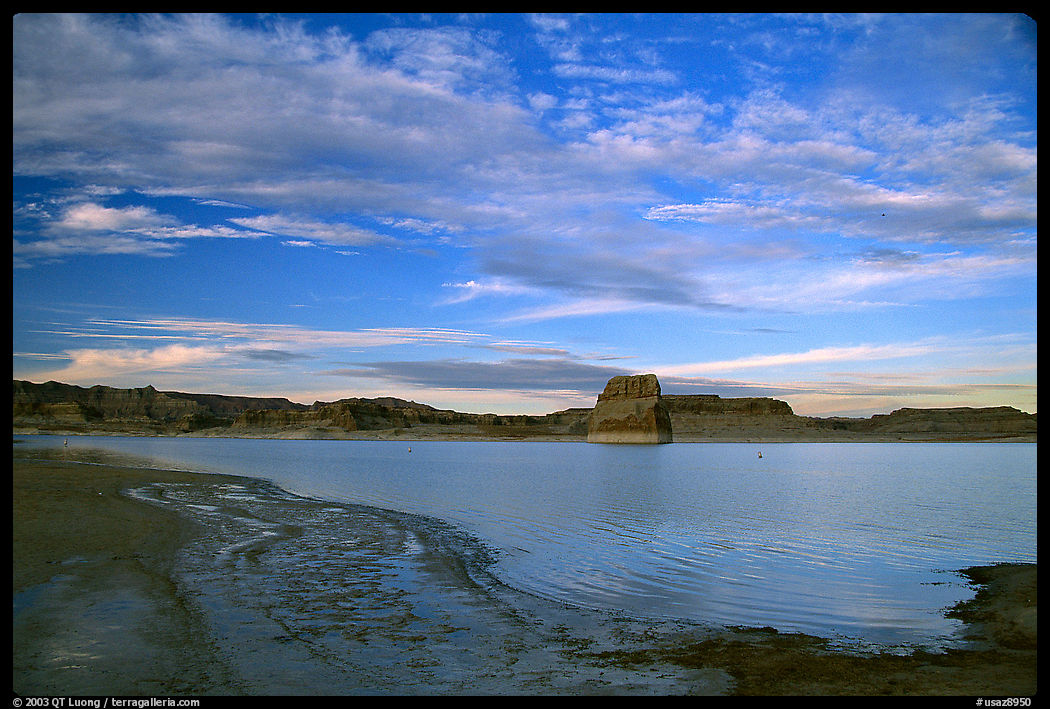 Wahweap Bay, Lake Powell, Glenn Canyon National Recreation Area, sunset. Arizona, USA