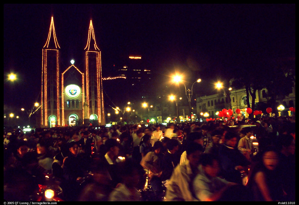 Crowds gather in front of the Cathedral St Joseph for Christmans. Ho Chi Minh City, Vietnam