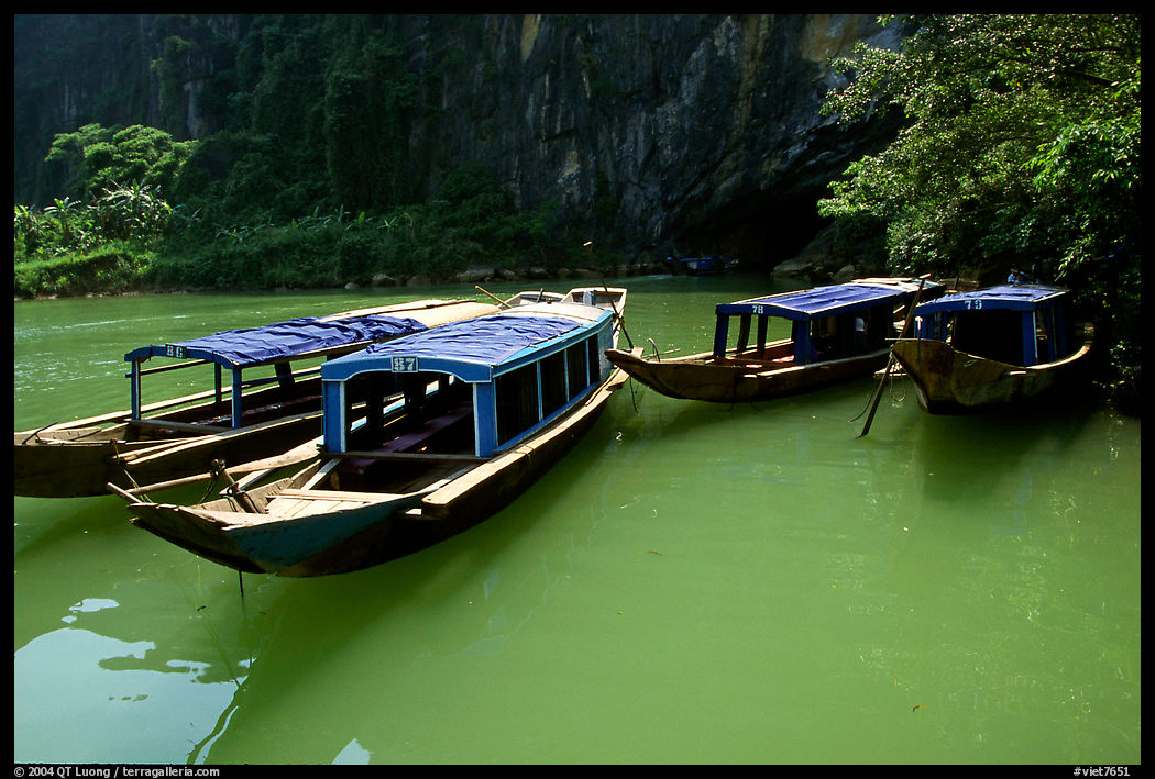 Tour boats near the entrance of Phong Nha Cave. Vietnam
