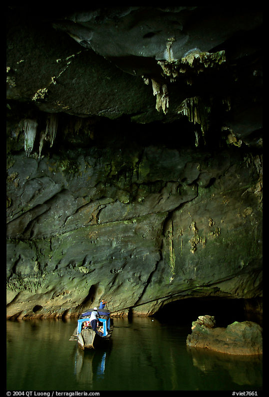 Boat and tunnel, Phong Nha Cave. Vietnam