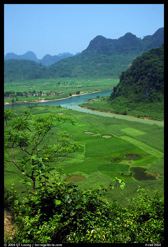 Boat inside the lower cave, Phong Nha Cave. Vietnam