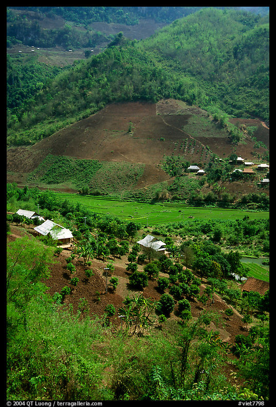 Village, between Yeu Chau and Son La. Northwest Vietnam